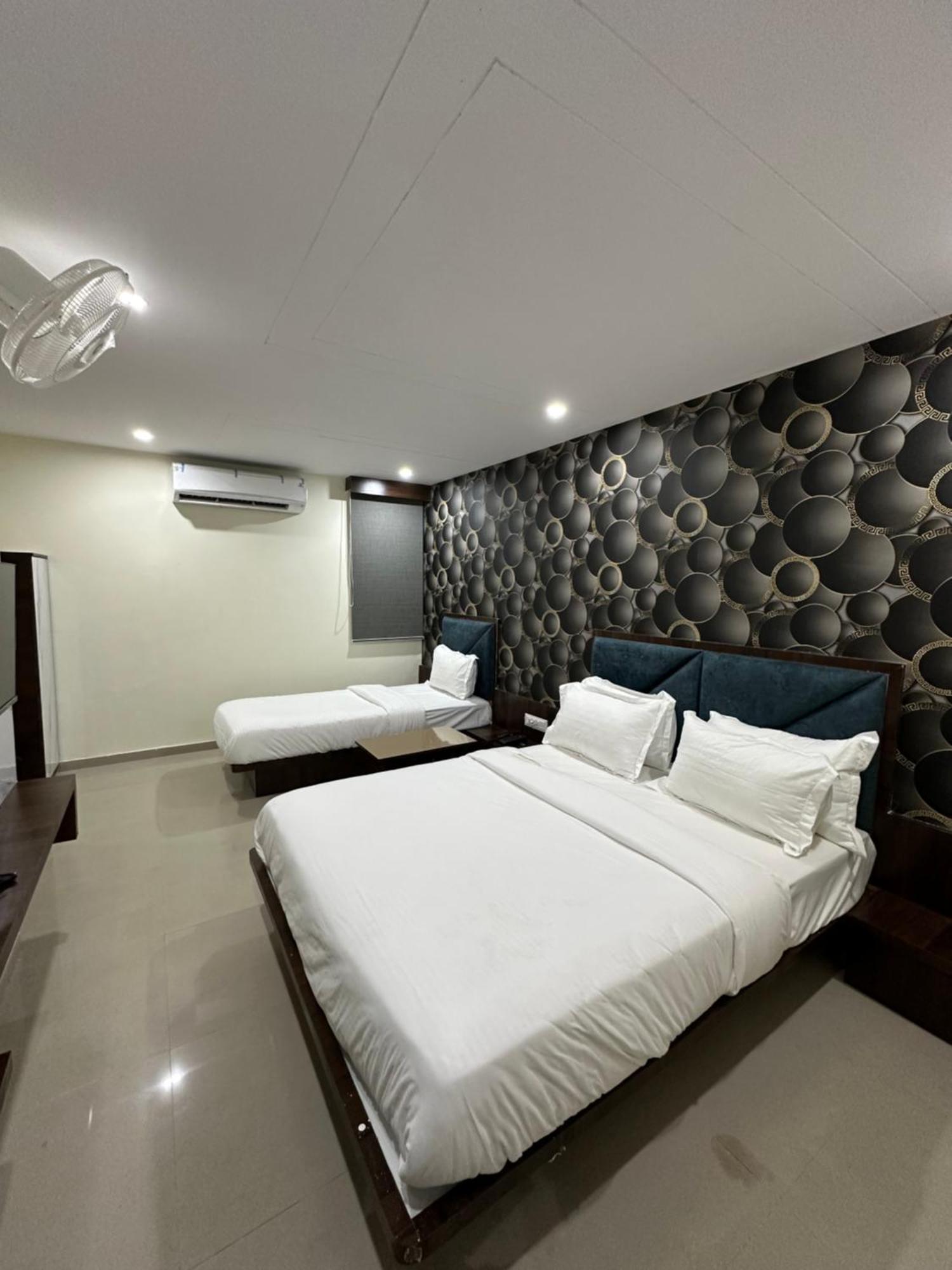 Hotel Golden View Vadodara Exterior foto